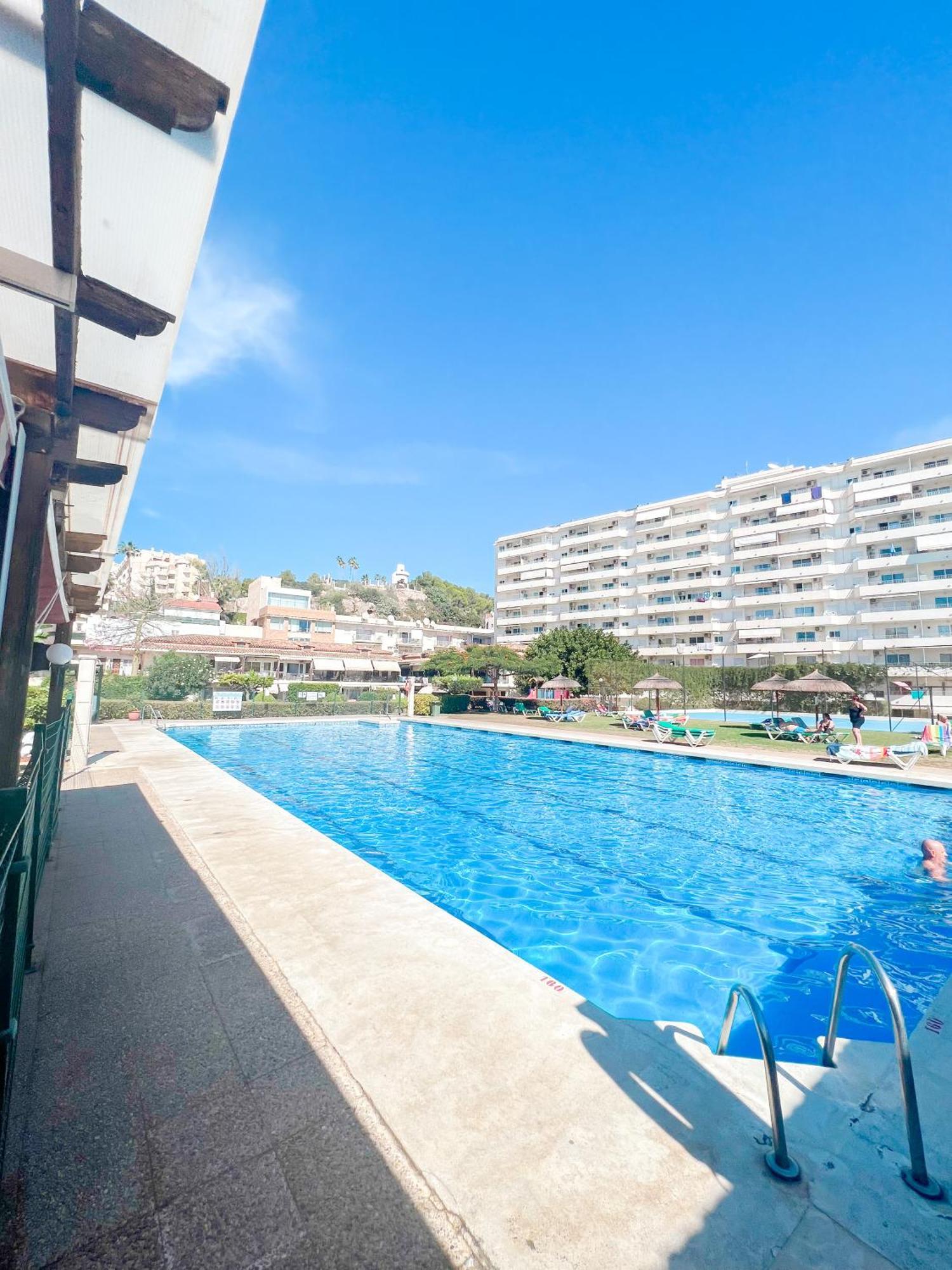 Cozy & Sunny Carihuela Park Appartement Torremolinos Buitenkant foto