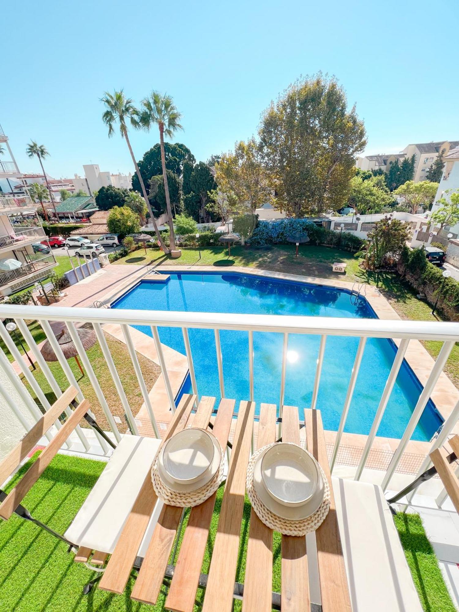 Cozy & Sunny Carihuela Park Appartement Torremolinos Buitenkant foto