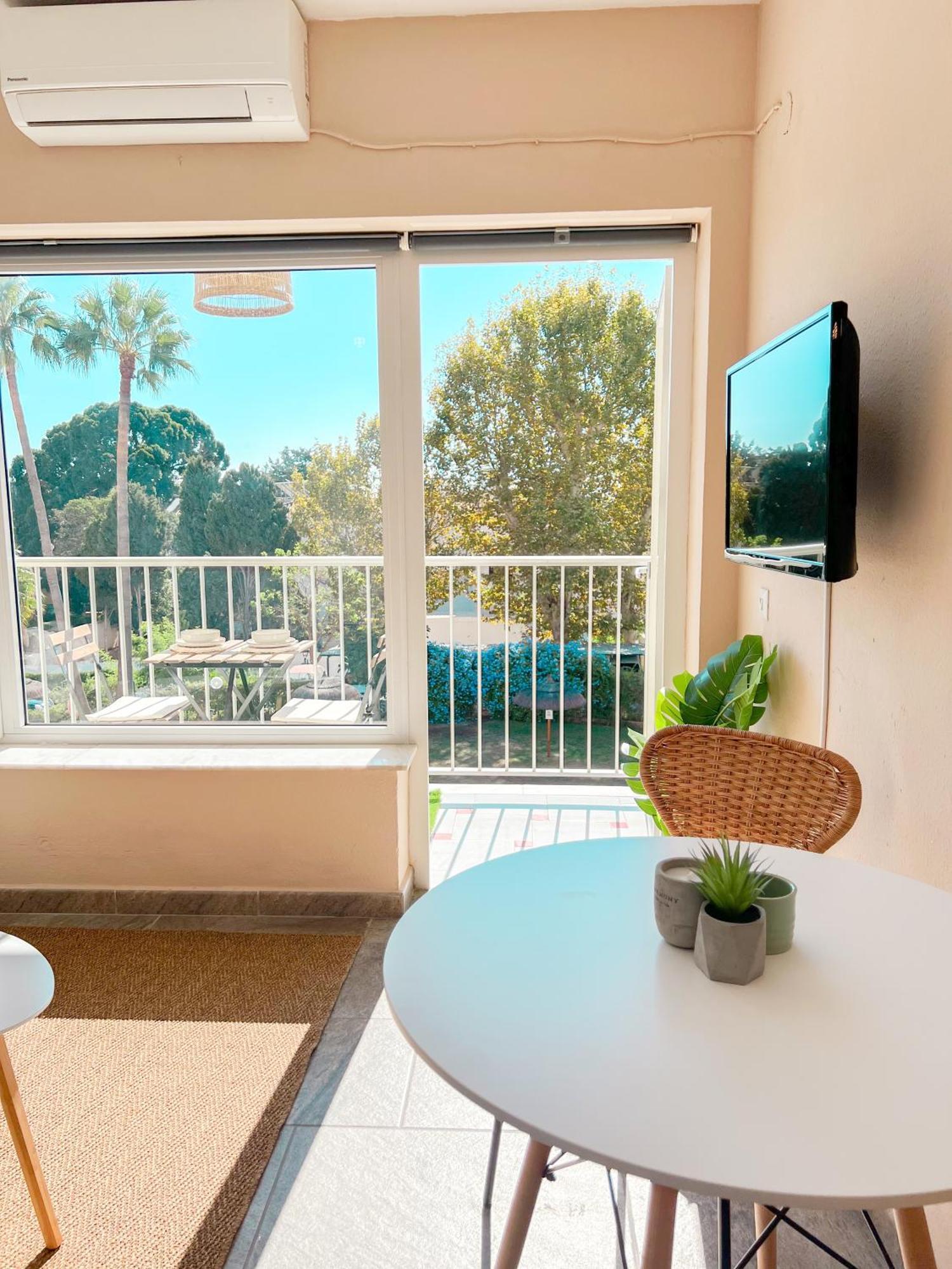 Cozy & Sunny Carihuela Park Appartement Torremolinos Buitenkant foto