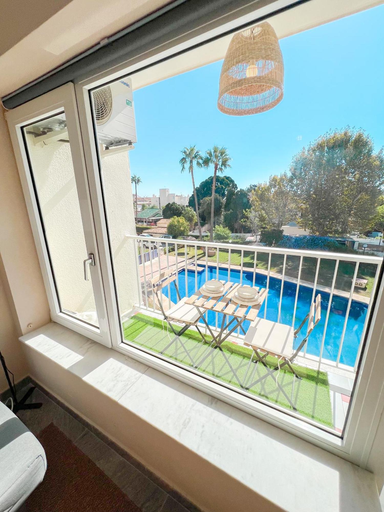 Cozy & Sunny Carihuela Park Appartement Torremolinos Buitenkant foto