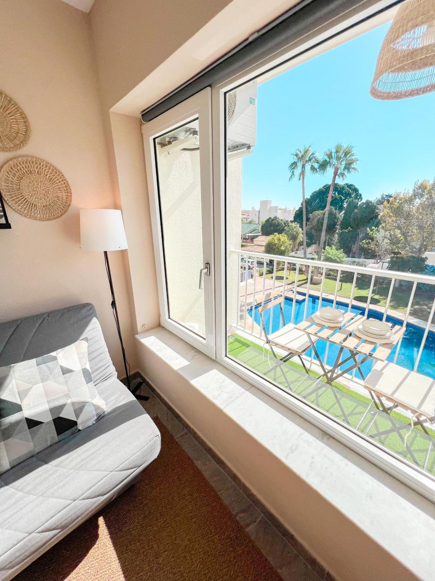 Cozy & Sunny Carihuela Park Appartement Torremolinos Buitenkant foto